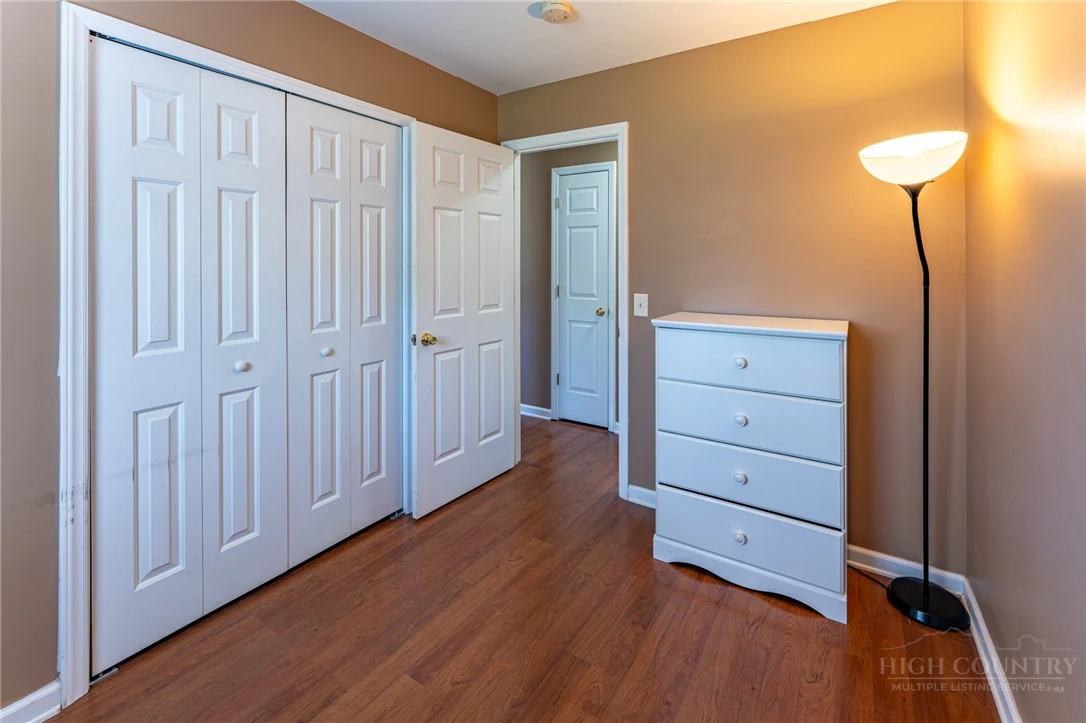 Image number 2 for the current listing