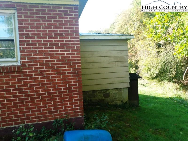 Image number 13 for the current listing