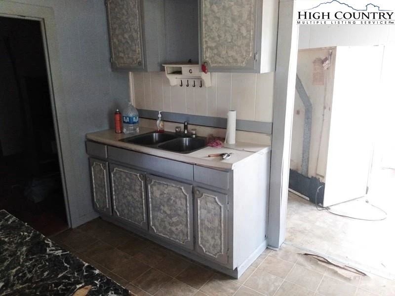 Image number 9 for the current listing