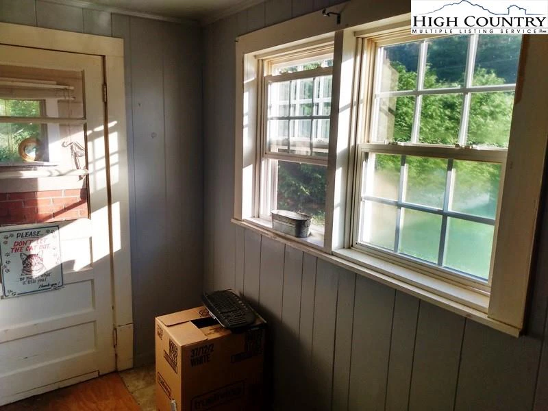 Image number 10 for the current listing