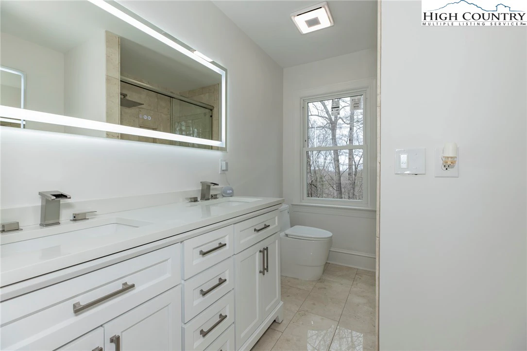 Image number 5 for the current listing