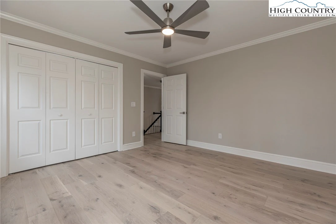 Image number 11 for the current listing