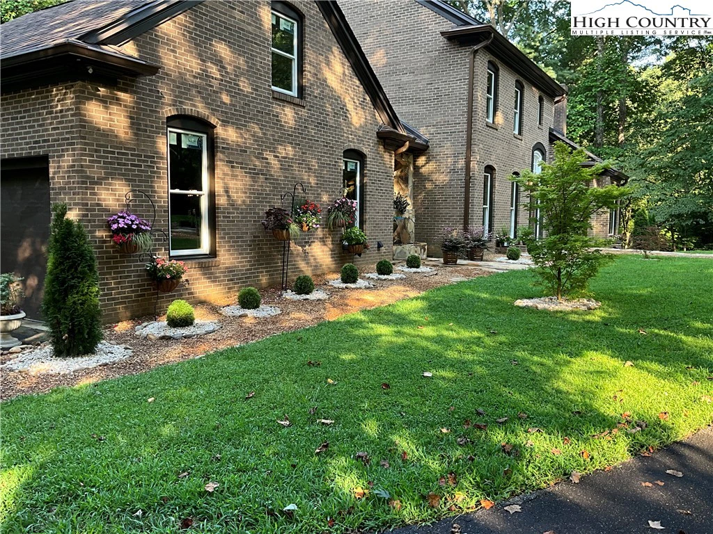 Image number 19 for the current listing
