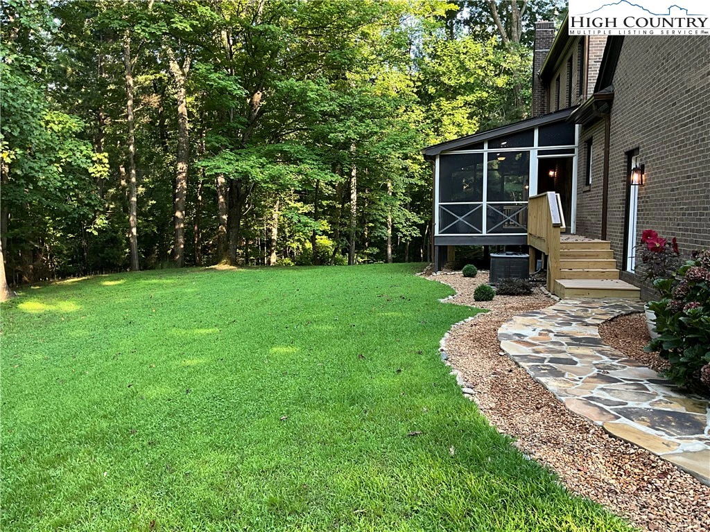 Image number 18 for the current listing