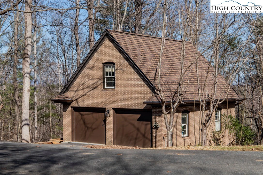 Image number 21 for the current listing