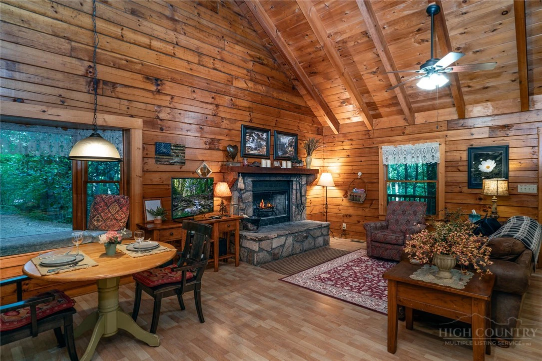 Image number 15 for the current listing