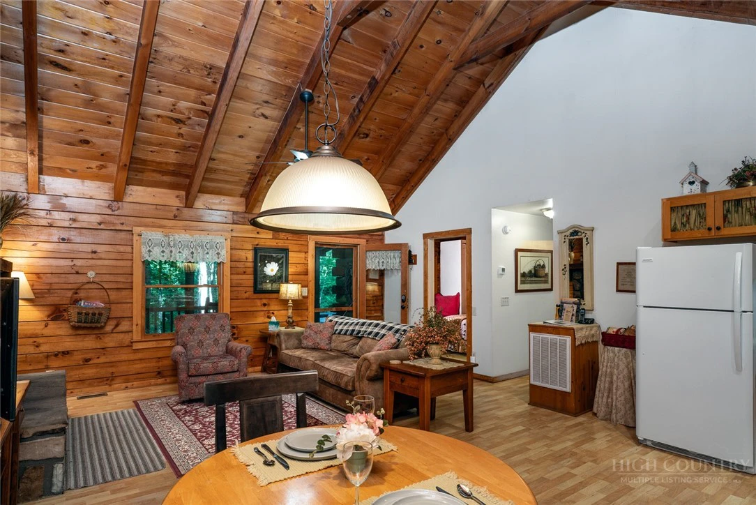 Image number 18 for the current listing