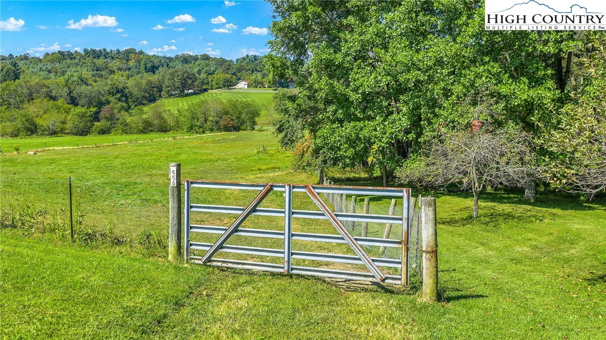 Image number 19 for the current listing