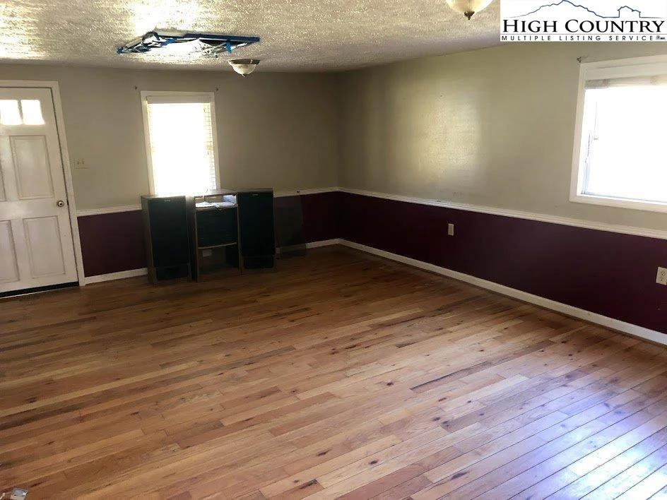 Image number 2 for the current listing