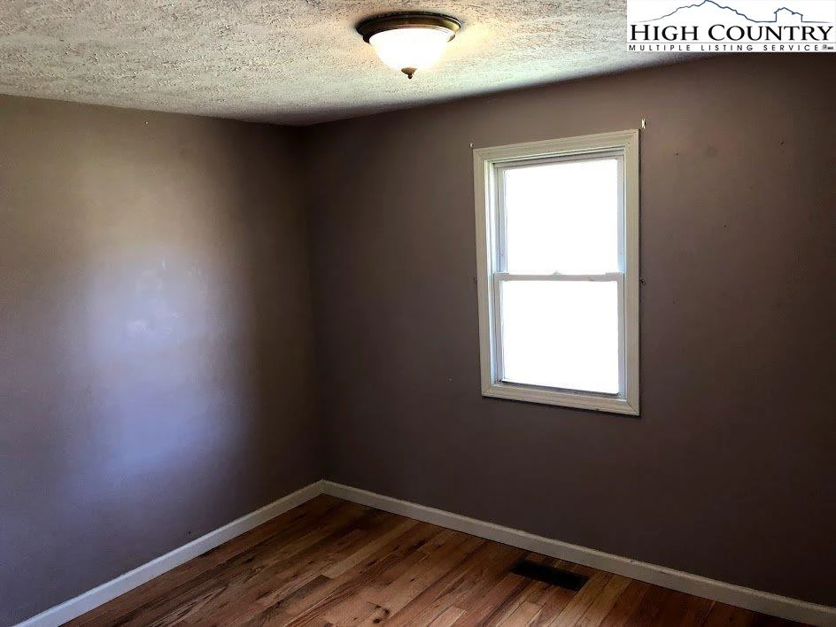 Image number 13 for the current listing