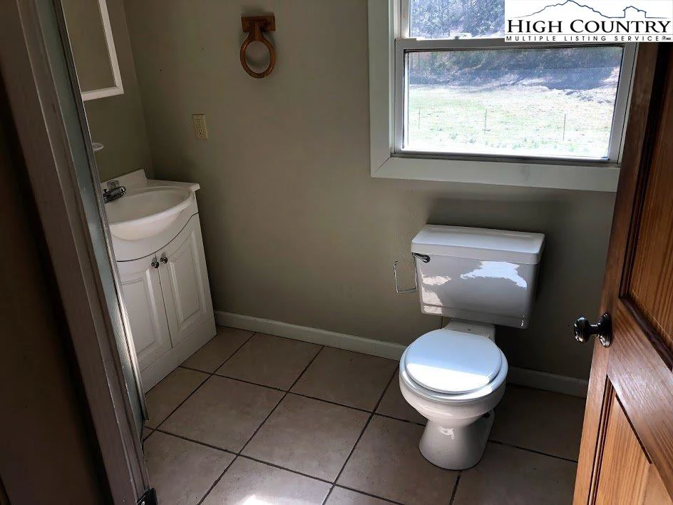 Image number 11 for the current listing