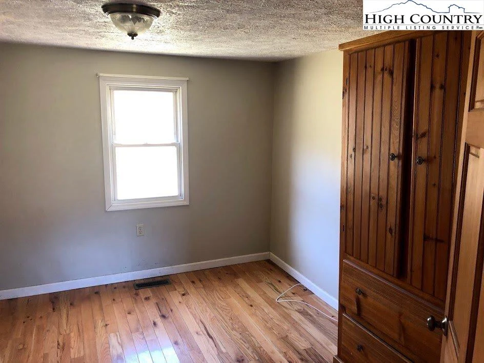 Image number 9 for the current listing