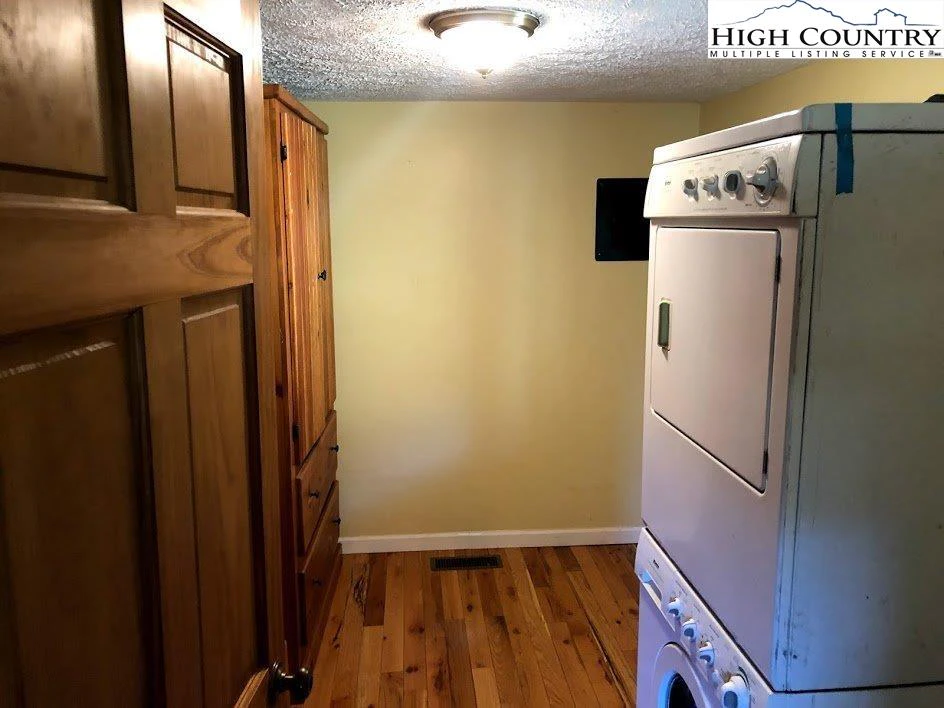 Image number 8 for the current listing