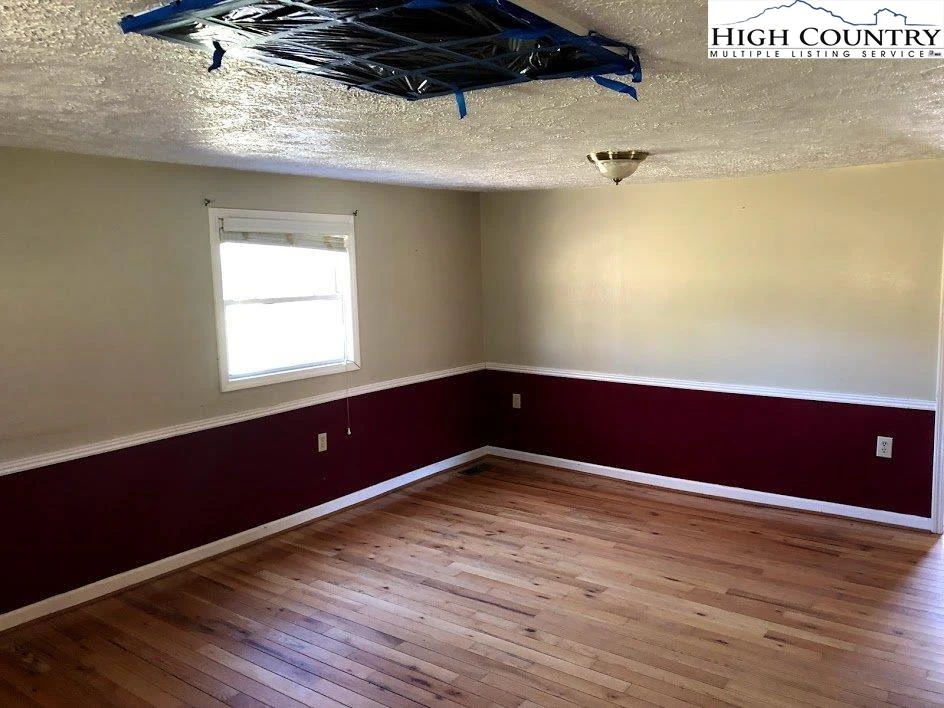 Image number 7 for the current listing