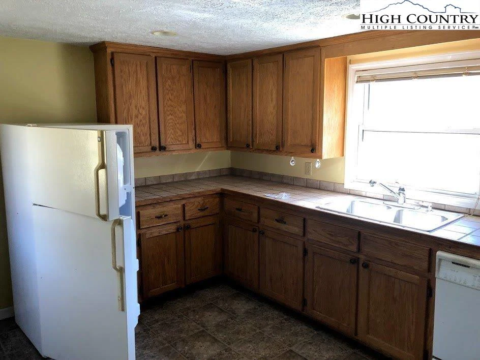 Image number 5 for the current listing