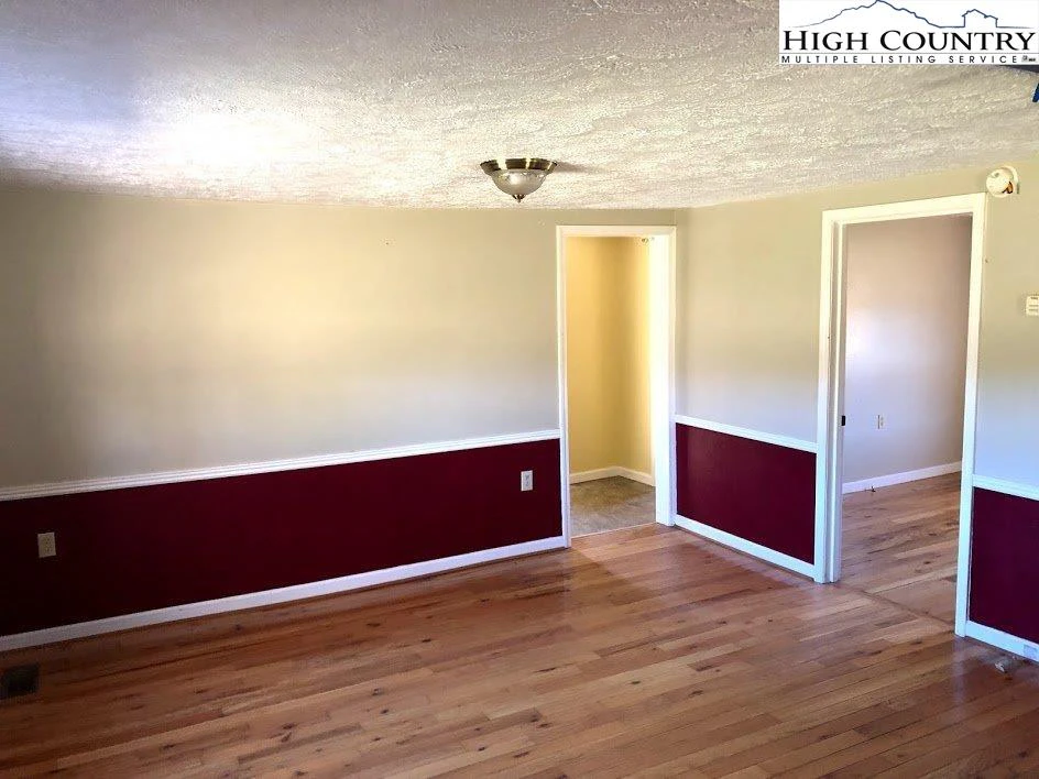 Image number 3 for the current listing