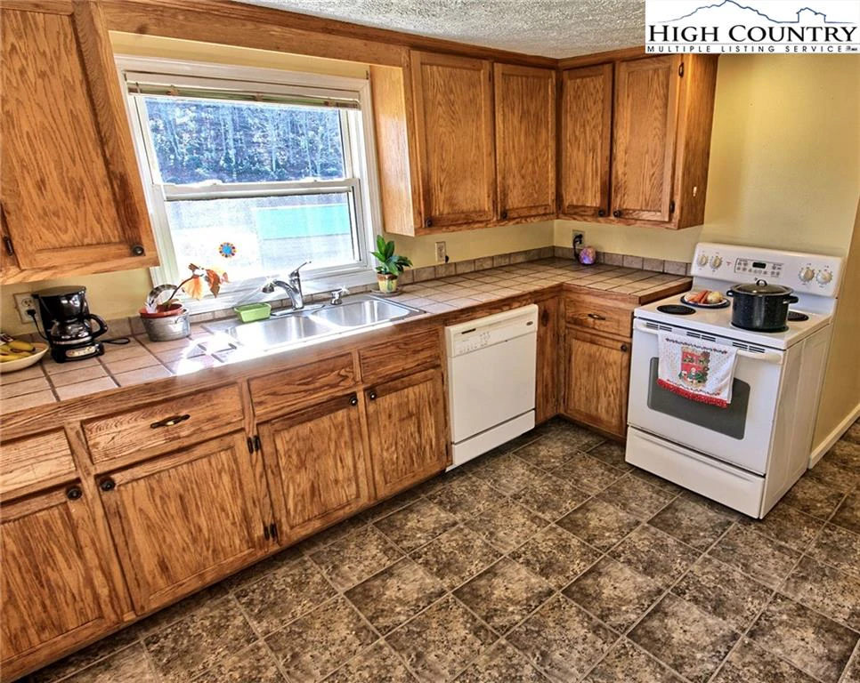 Image number 7 for the current listing