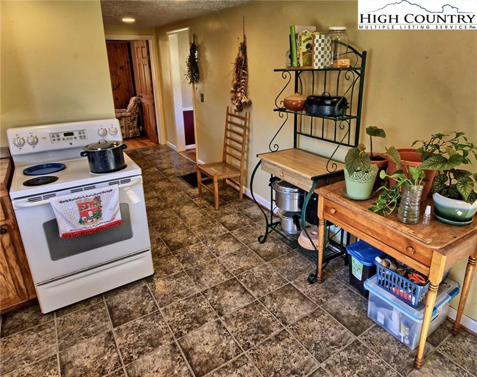 Image number 6 for the current listing