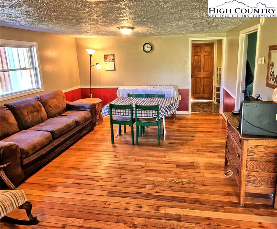 Image number 5 for the current listing