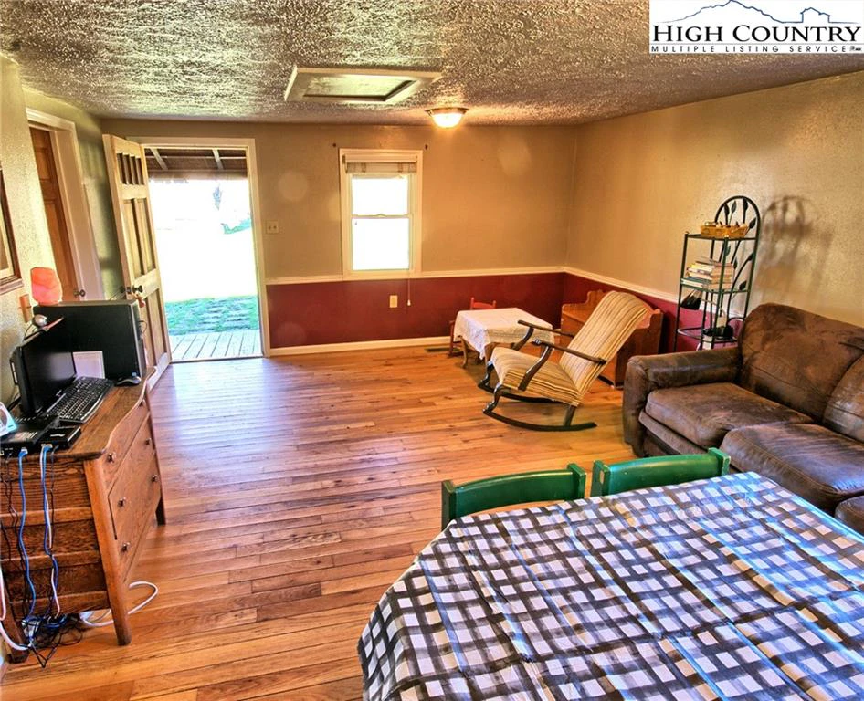 Image number 4 for the current listing