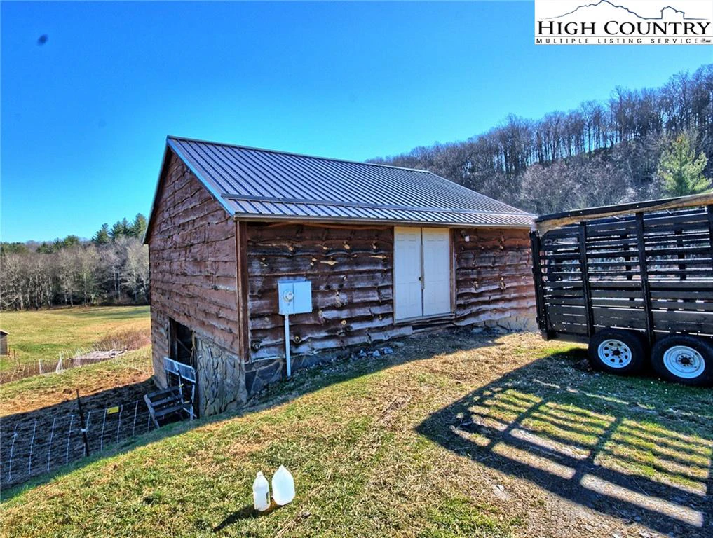Image number 18 for the current listing