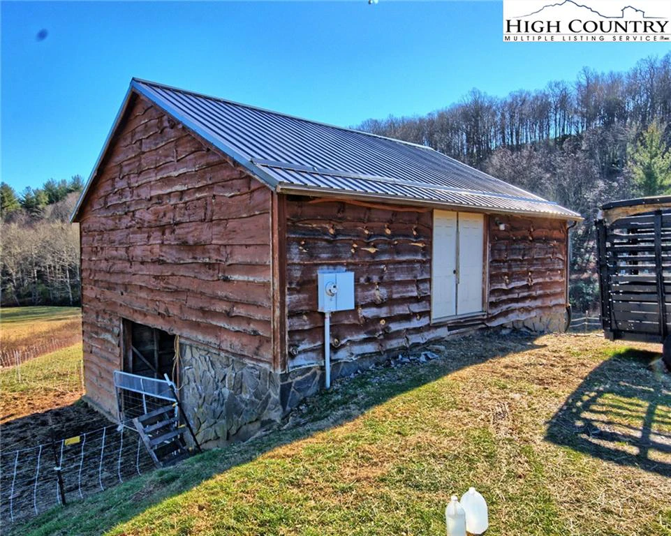 Image number 16 for the current listing