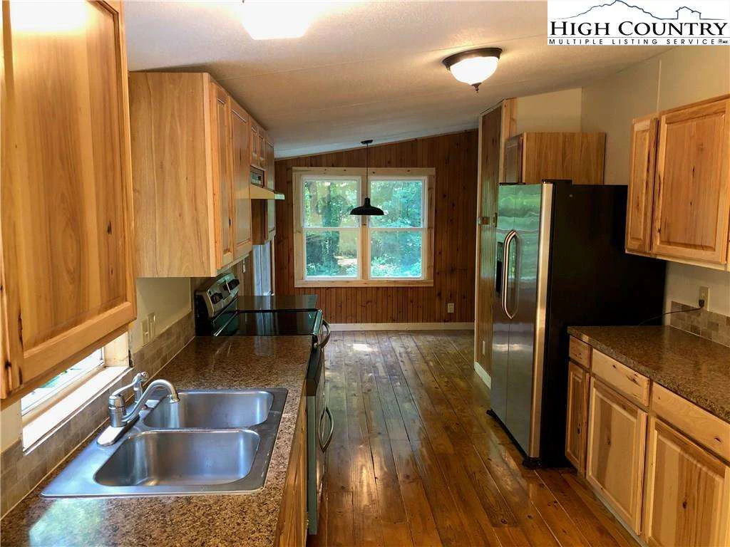 Image number 1 for the current listing