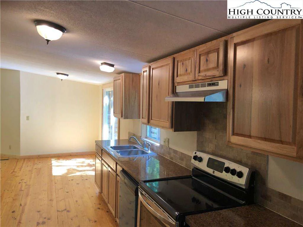 Image number 18 for the current listing