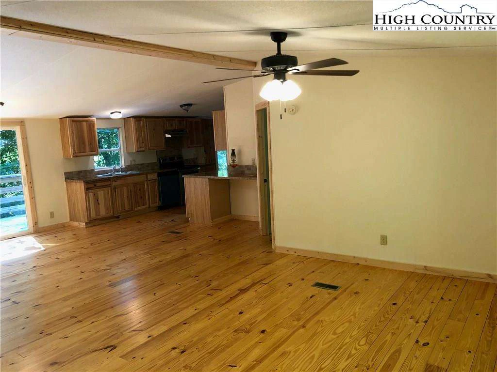 Image number 17 for the current listing