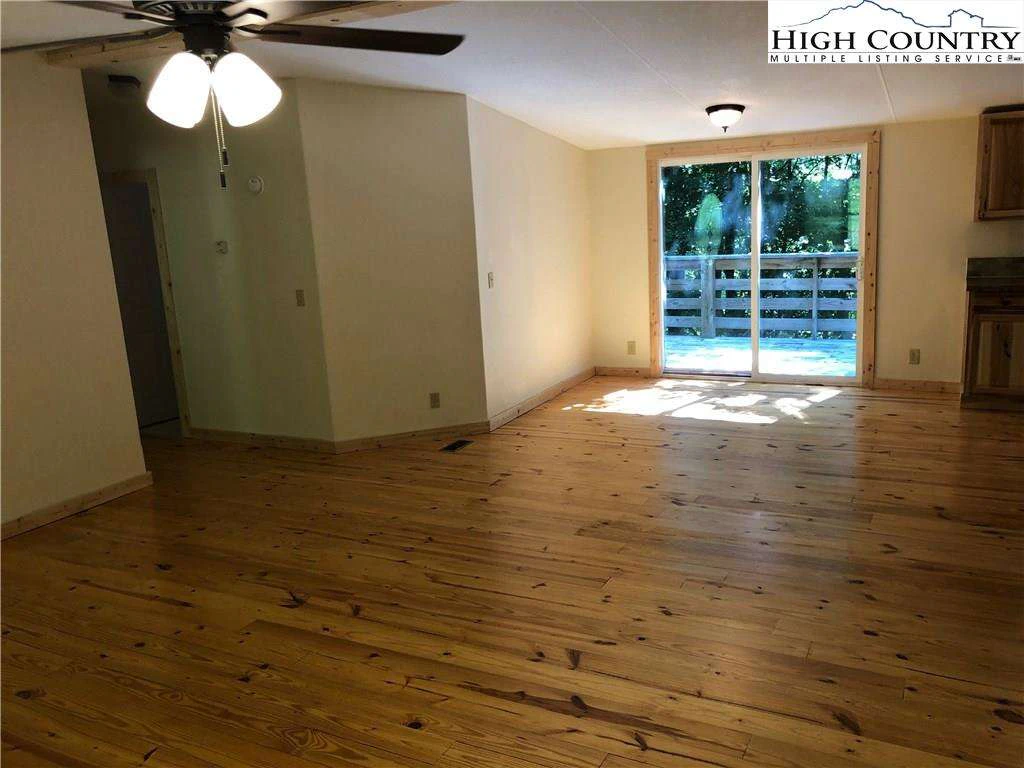 Image number 16 for the current listing