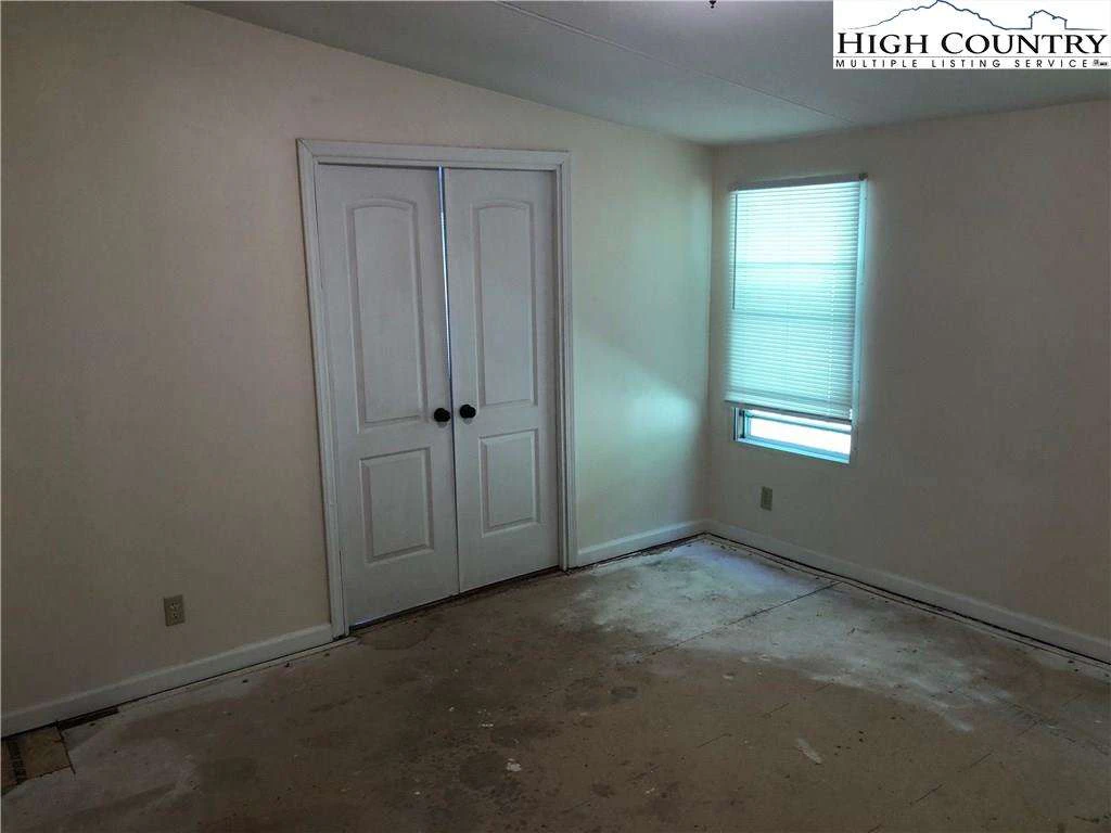 Image number 15 for the current listing