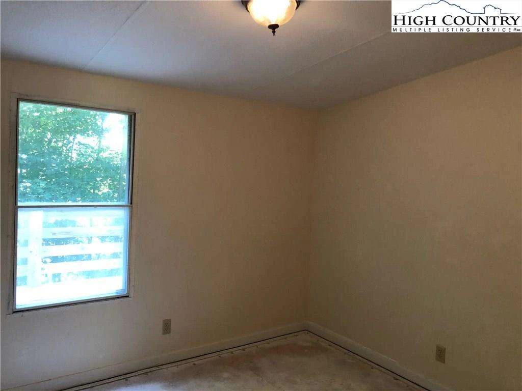Image number 12 for the current listing
