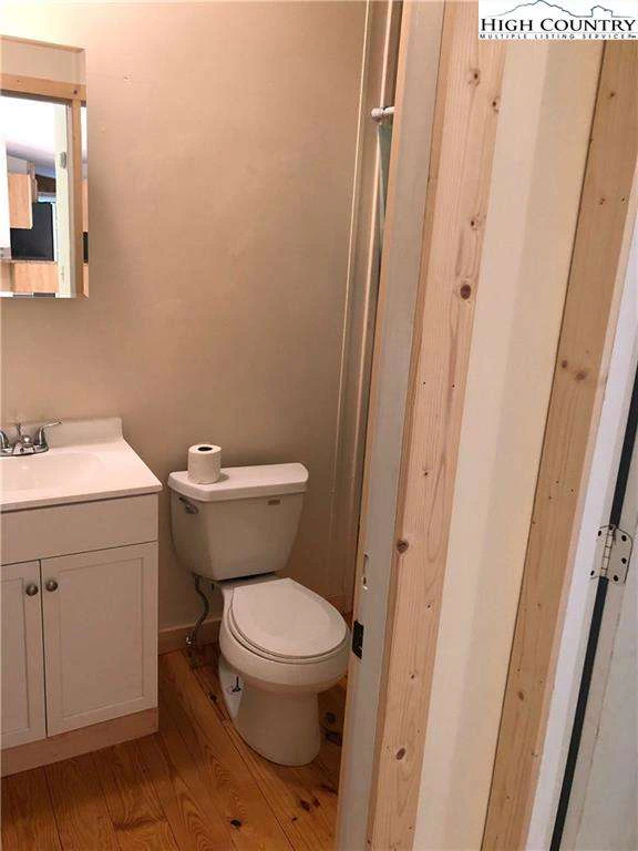 Image number 2 for the current listing