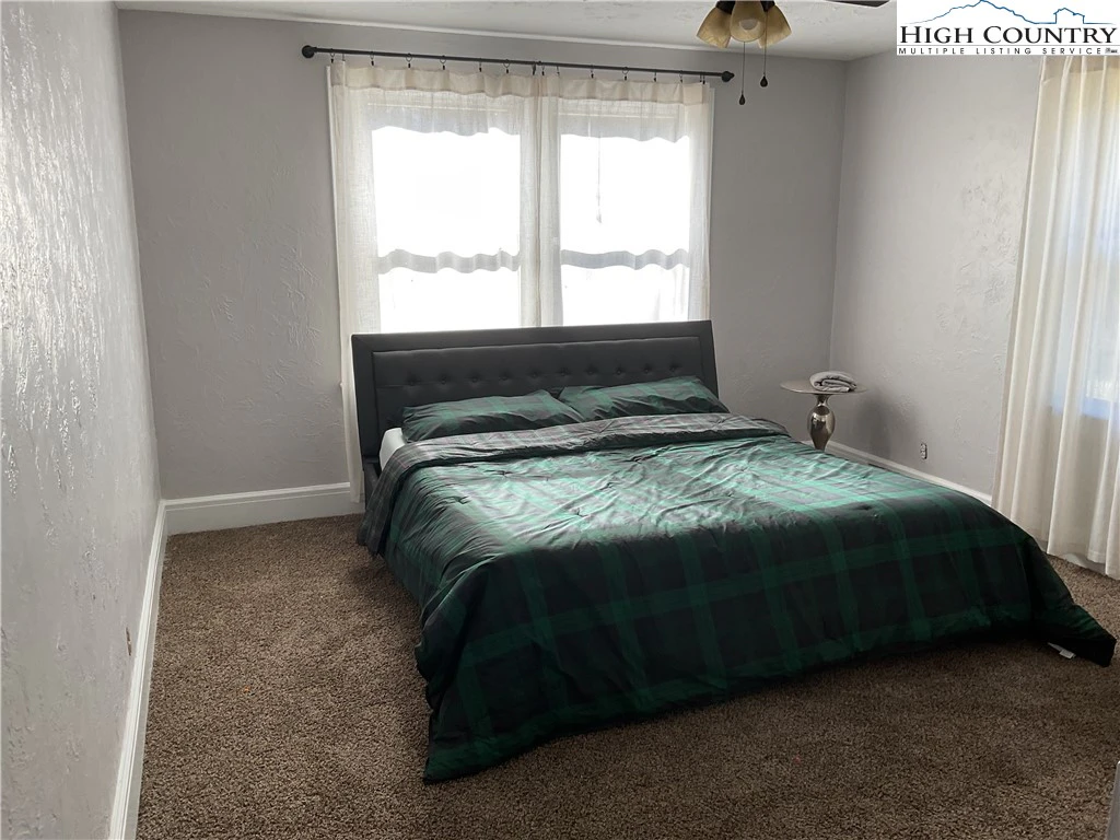Image number 14 for the current listing