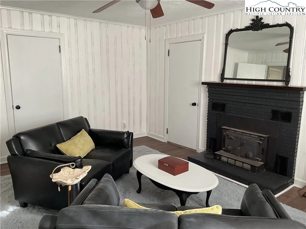 Image number 13 for the current listing