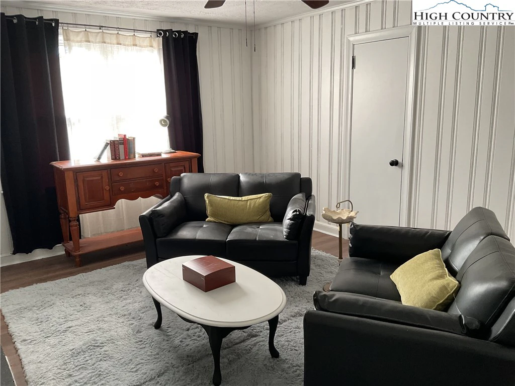 Image number 2 for the current listing