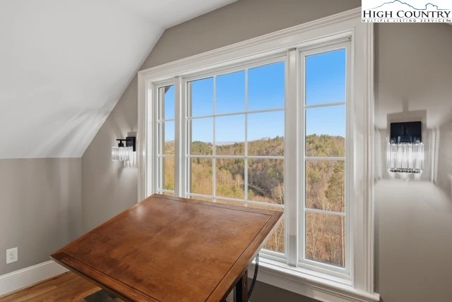 Image number 10 for the current listing