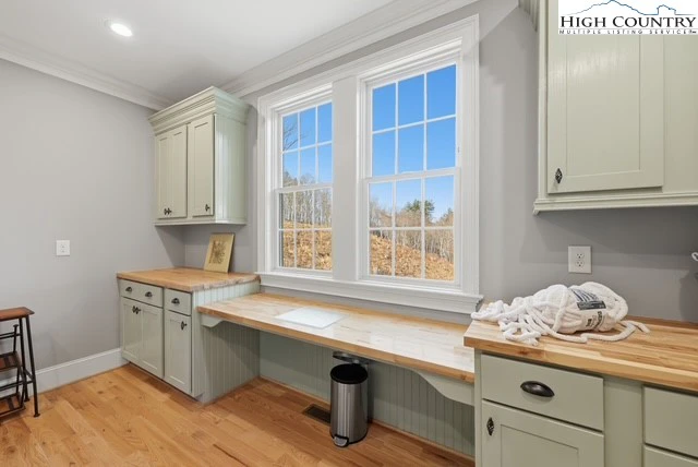 Image number 2 for the current listing
