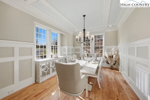 Image number 4 for the current listing