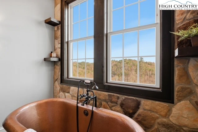 Image number 7 for the current listing