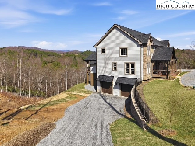 Image number 19 for the current listing