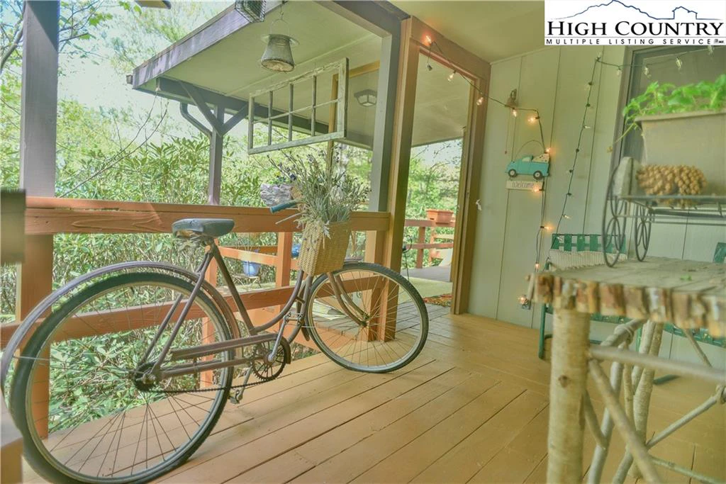 Image number 1 for the current listing