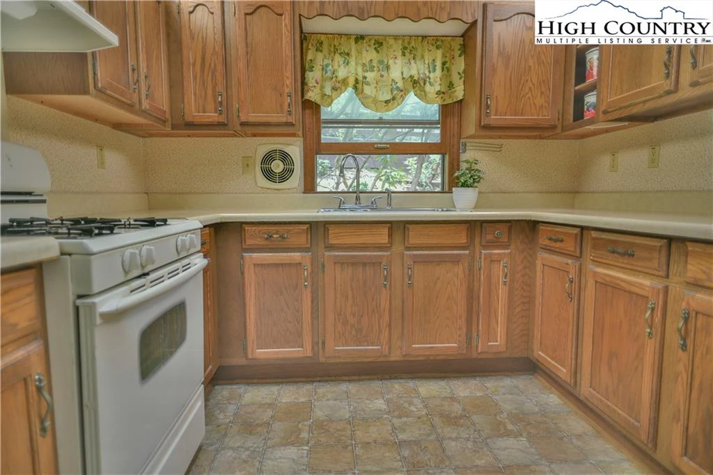 Image number 18 for the current listing