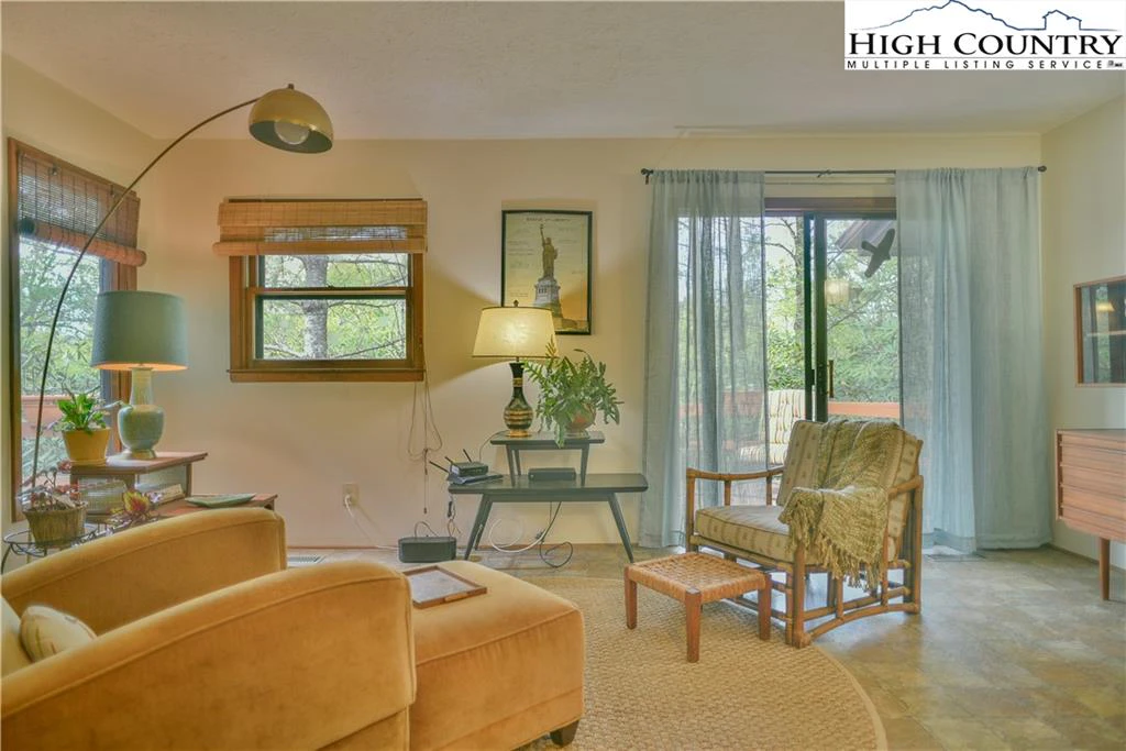 Image number 16 for the current listing