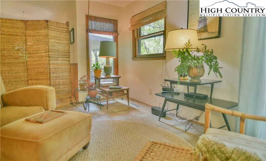 Image number 2 for the current listing