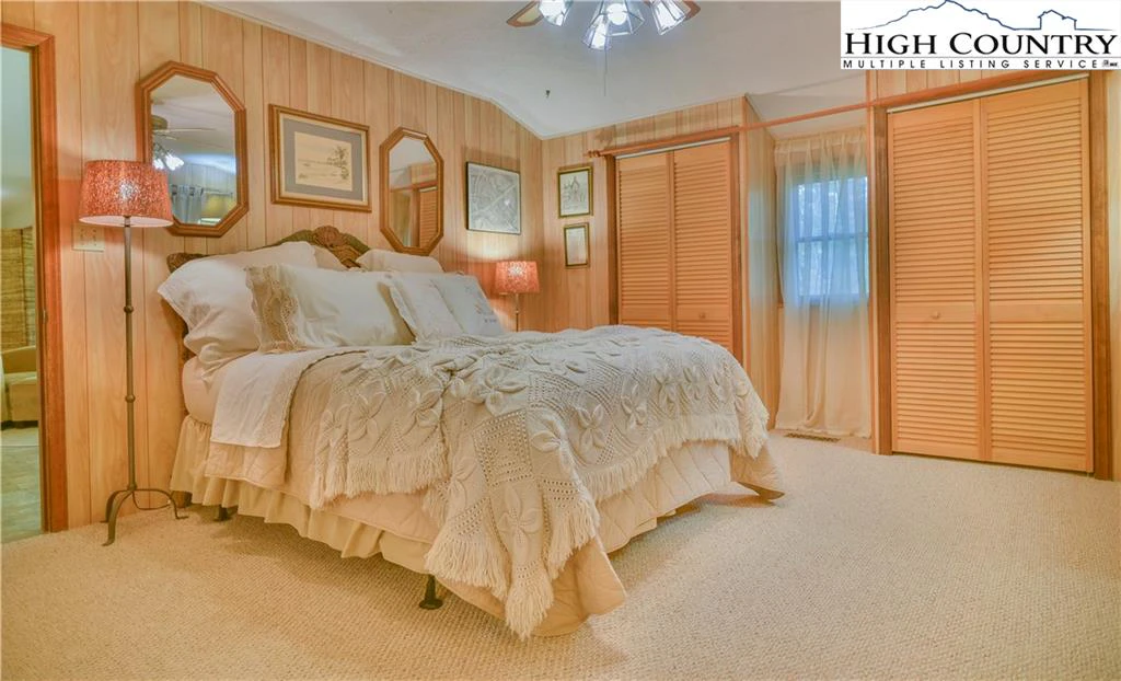 Image number 14 for the current listing