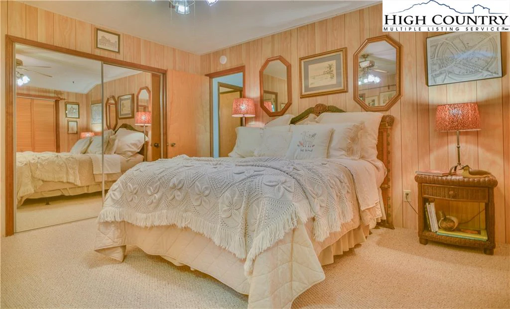 Image number 13 for the current listing