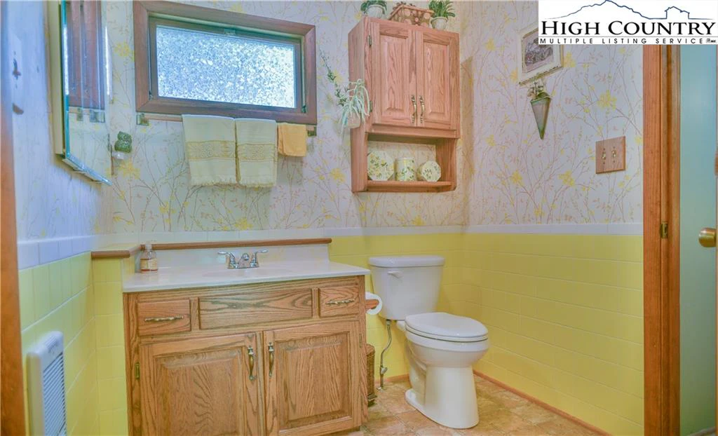 Image number 10 for the current listing