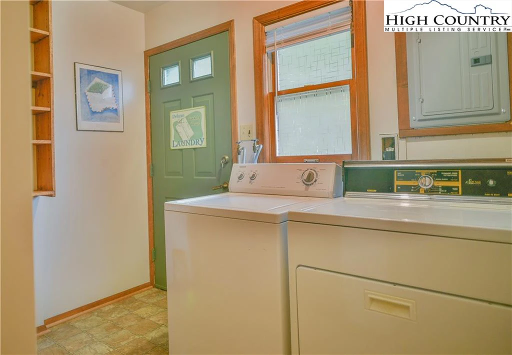 Image number 9 for the current listing