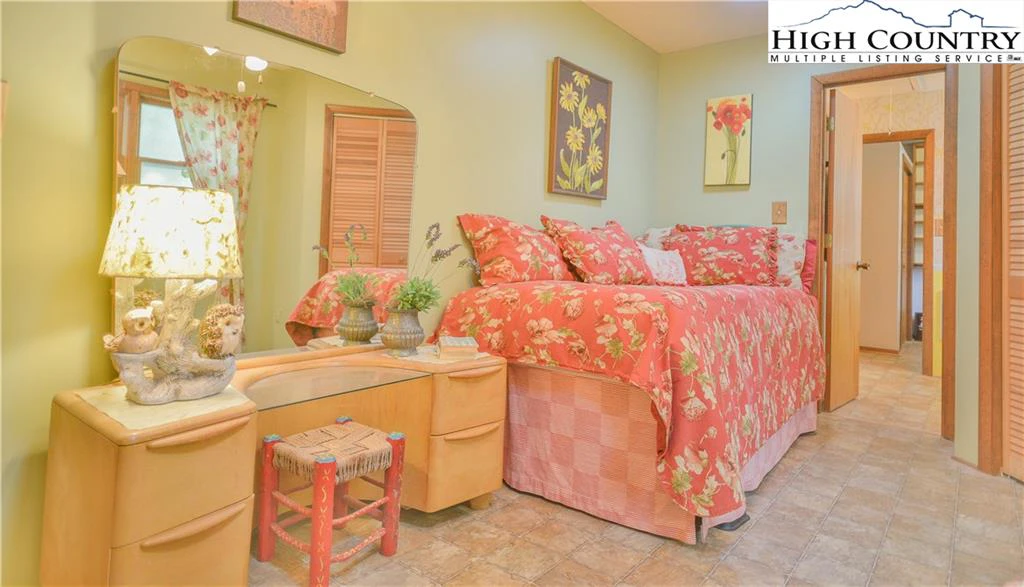 Image number 7 for the current listing